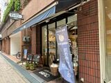 ヒロコーヒー本店から徒歩すぐの「ヒロコーヒー ギャラリー本店」。お土産を買うのにもってこい 