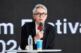 『劇映画 孤独のグルメ』ワールドプレミア上映が行われた『第29回釜山国際映画祭』のトークイベントに出席した松重豊。会場には大勢のファンがつめかけ満席となった（画像提供：BIFF2024）