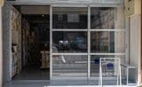 透明書店の外観