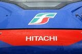 前面に入る「HITACHI」のロゴ（撮影：橋爪智之）