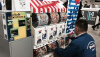 大人もハマる！ガチャガチャの新しい魅力 進化する100円玉ビジネスの舞台裏