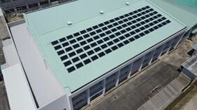 期待のペロブスカイト太陽電池､積水化学の開発者が語る商用化の道筋､｢2030年度以降大規模生産し､ビジネスとして自立｣