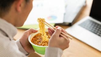 日本人の｢ソロ飯｣を調べて見えた驚きの実態