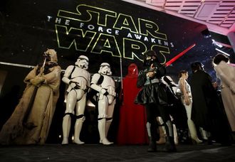 Box Office: 'Star Wars' Crosses $1 Billion Globally at Record Pace