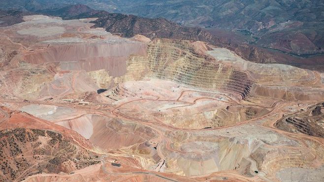 住友金属鉱山､銅で巨額の減損と投資のナゾ