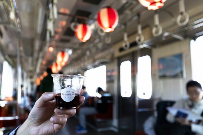 ドリンクのカップには「ちちぶ乾杯共和国」の文字