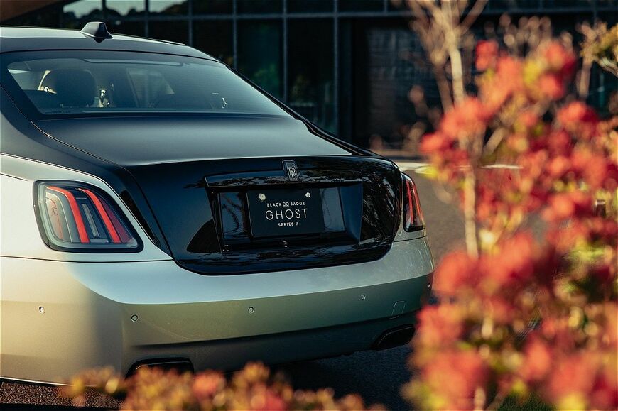 ロールス・ロイス「ブラック・バッジ・ゴースト・シリーズⅡ」（写真：ロールス・ロイス・モーター・カーズ）