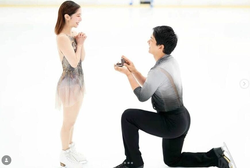 8月23日、「りくりゅう」ペアが婚約を発表。氷上のプロポーズ写真が公開された