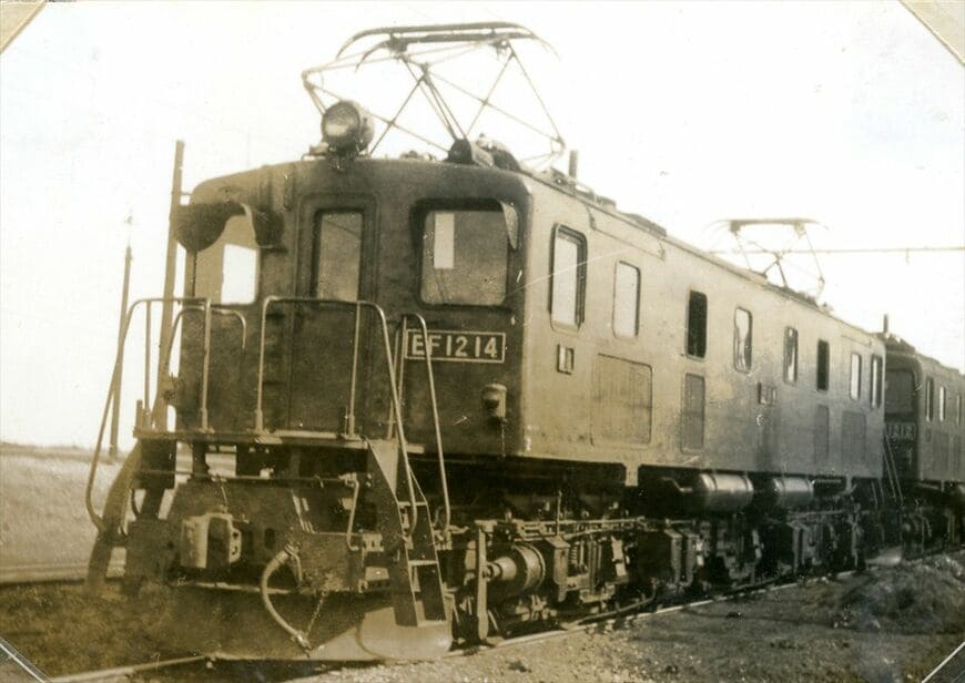 高崎第二機関区のEF12形＝1954年（撮影：大塚康生）