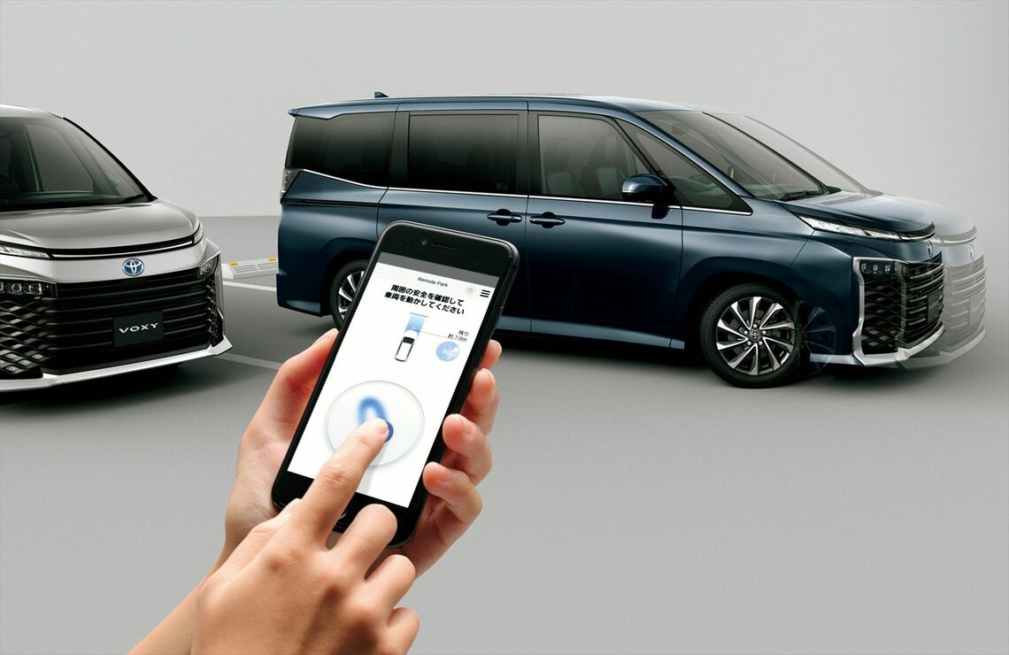 スマホでのリモートパーキング機能を設定する（写真：トヨタ自動車）
