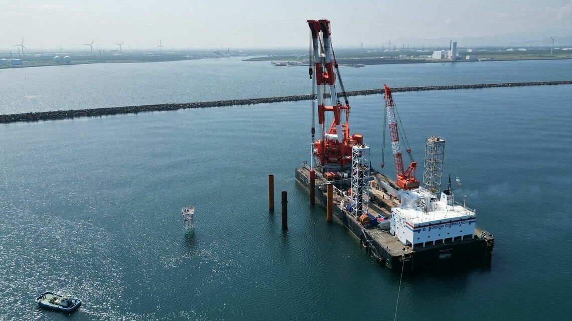 建設工事が進む石狩湾新港の洋上風力発電事業。完成時には国内最大規模となる見込みだ(写真:JERA)