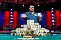 賞金9億円！ポーカー世界大会優勝者に授与 スコット･ブルームスティーンさんが優勝