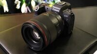 キヤノンが挑む｢高級ミラーレス｣陣取り合戦 ソニー､ニコンと三つどもえのシェア争い