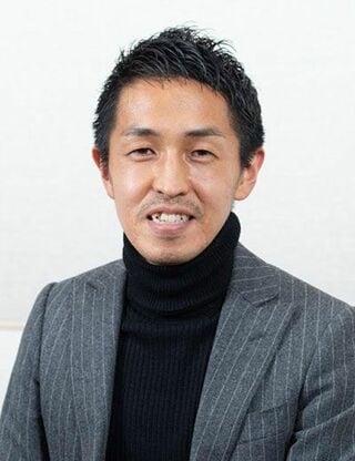 高部大問（たかべ・だいもん）教育思想家1986年淡路島生まれ。慶應義塾大学商学部卒。中国留学を経てリクルートに就職。大学事務職員に転身し10年間従事。現在は、社会福祉法人に在籍。1年間の育休経験も踏まえ、教育現場のリアルを執筆・講演活動などで幅広く発信。著書に『ドリーム・ハラスメント』（イースト・プレス）、『夢想勒索』（真文化）、『サステナビリティ時代の会社（共編著）』（慶應義塾大学出版会）、『ファスト・カレッジ』（小学館）。NPO理事、慶應義塾大学准訪問研究員（写真：本人提供）