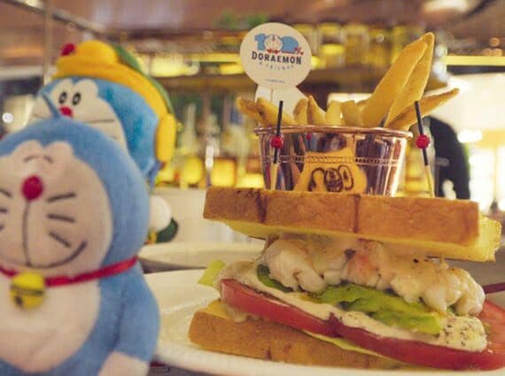 ブリオッシュロブスターロールのフライドポテト添え