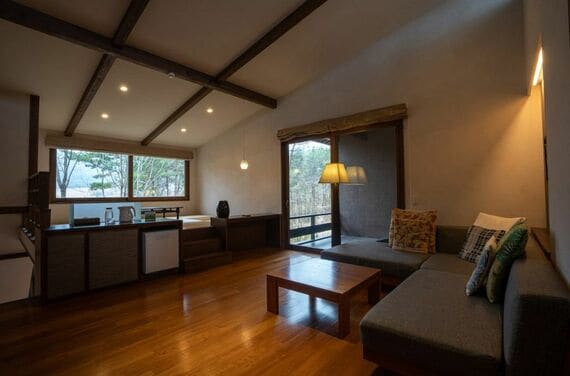 「大分九重久織亭」の部屋の様子