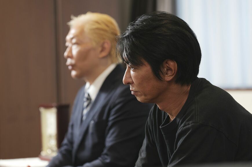 「ジャニーズ性加害問題当事者の会」の平本淳也代表（右）と石丸志門副代表。（撮影：尾形文繁）