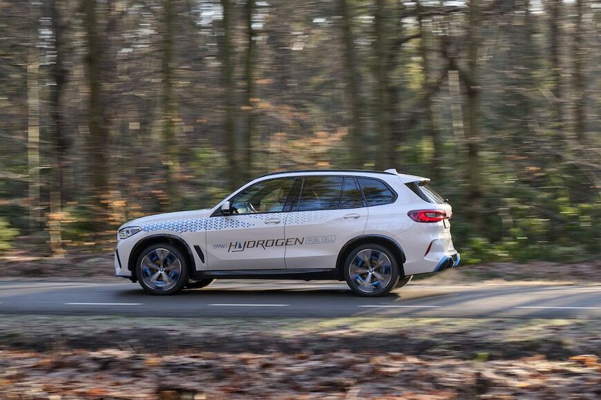 乗り心地のよさは日本でも販売されている「iX」以上と感じられた（写真：BMW）