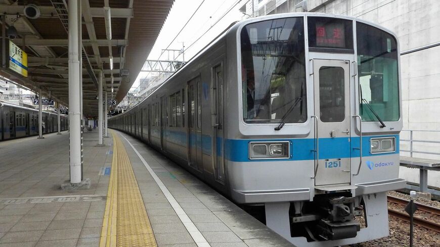 小田急多摩線を走ったちょっと不思議な「回送列車」の正体とは？（記者撮影）