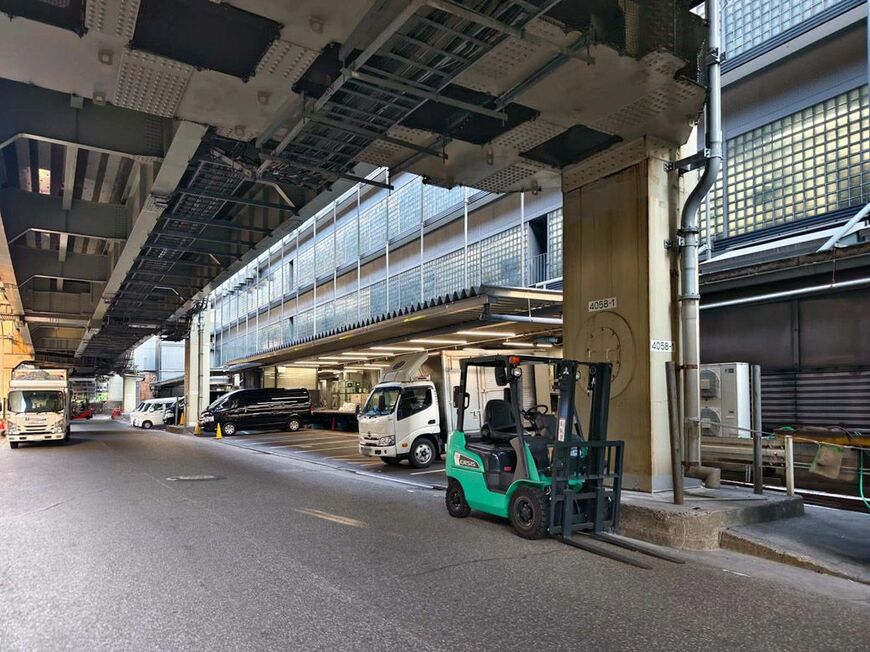 トラックへの積み込み場