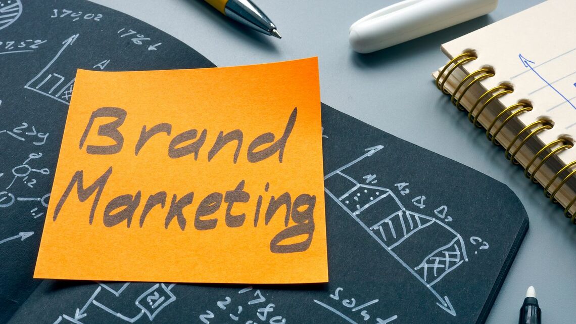 近年、日本ではブランドやブランディングを意識する企業が増え始めました。その理由の1つが、広告規制の強化です（写真：designer491／PIXTA）