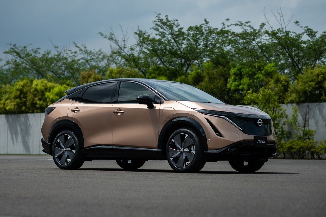 電動化戦略第1弾のクロスオーバーEV「アリア」（写真：日産自動車）