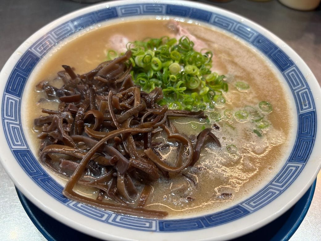 「箕輪家」の「塩豚骨ラーメン」（筆者撮影）