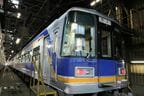 前面は大型曲面ガラスと角型標識灯の採用で