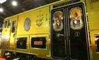 車両側面にもきらびやかな装飾がなされている