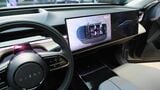 EZ-60のインストルメントパネル。中国人ユーザーが好む大型ディスプレイを採用（記者撮影）
