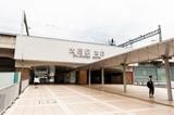 太田駅は2000年前後に高架化されて立派な駅舎に生まれ変わった（筆者撮影）