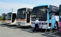 大型バス｢値上げ｣で噴出した､予想外の悲鳴 過剰な価格競争には歯止めがかかるものの…
