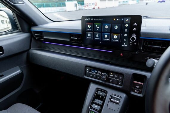 BOOSTモード時には、紫色にイルミネーションが変化する