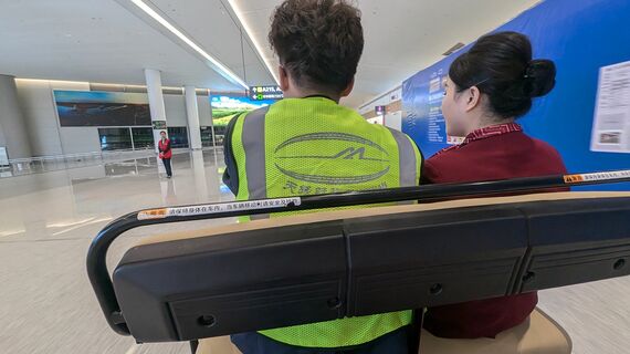 職員用のカートで移動