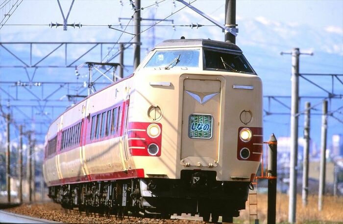 381系改造先頭車の「しなの」
