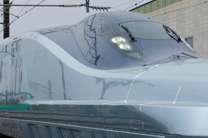 10号車の前照灯