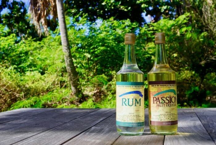 小笠原ラムと小笠原パッションフルーツ・リキュール