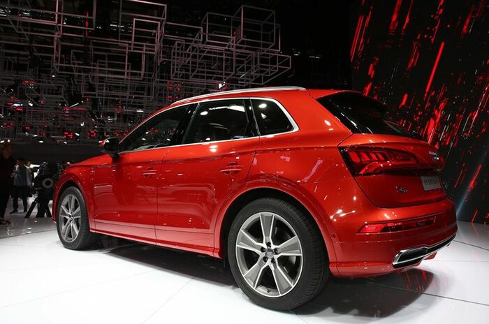 アウディ Q5｜Audi Q5