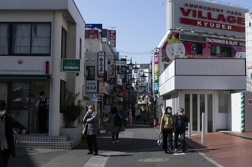 西新井駅前の商店街。ファミリー層も増加しているという（筆者撮影）