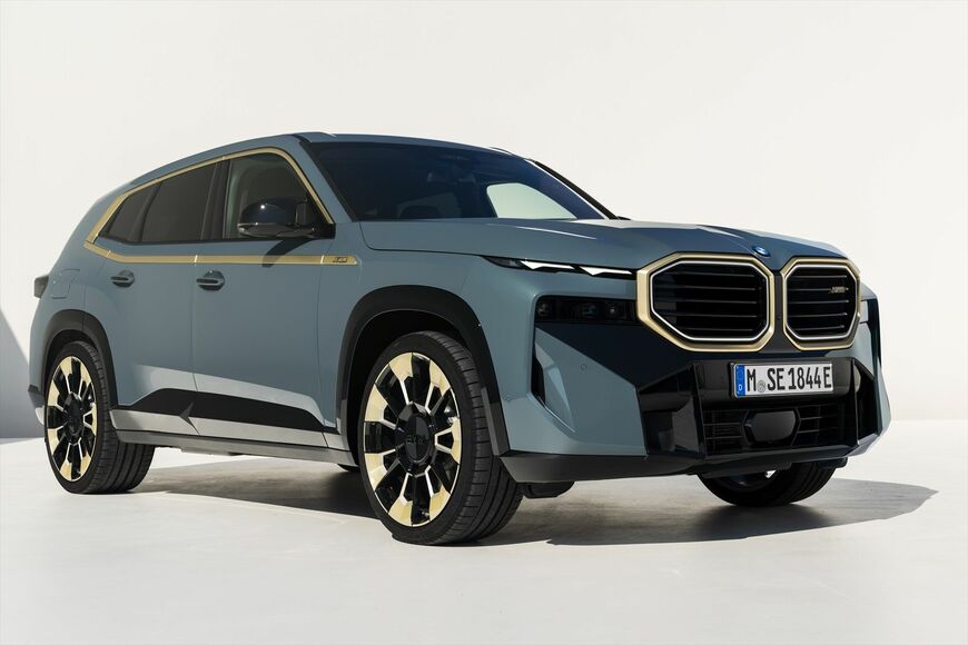 XMは2023年1月に日本で発売され2130万円のプライスタグをつける（写真：BMW）