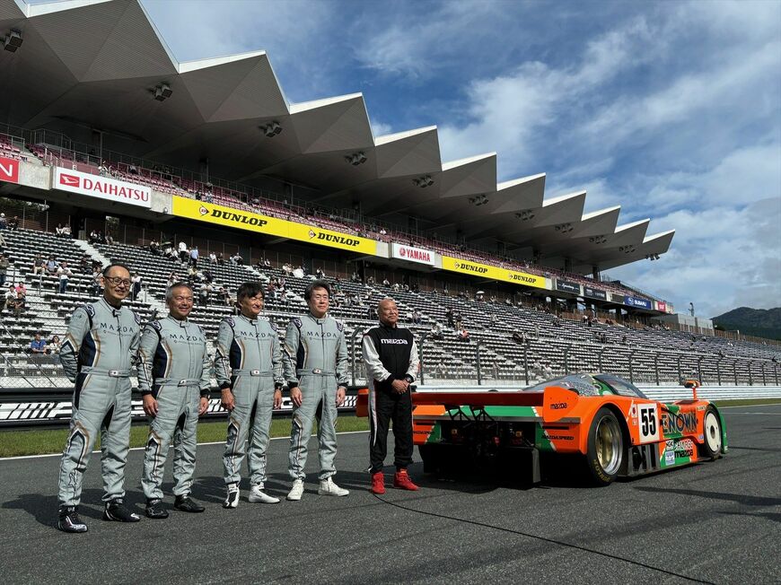 オープニングセレモニーではル・マン24時間を戦った「787B」が快走（写真：桃田健史）