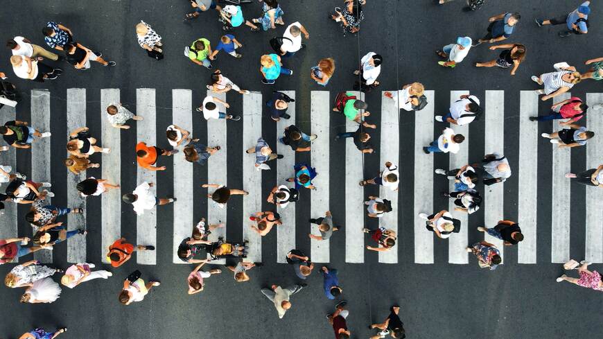 今回はmanyとmuch、a lot ofなど、数量を示す表現に隠されたニュアンスを取り上げます（写真：Dmytro Varavin／iStock）この記事の画像を見る(◯枚)