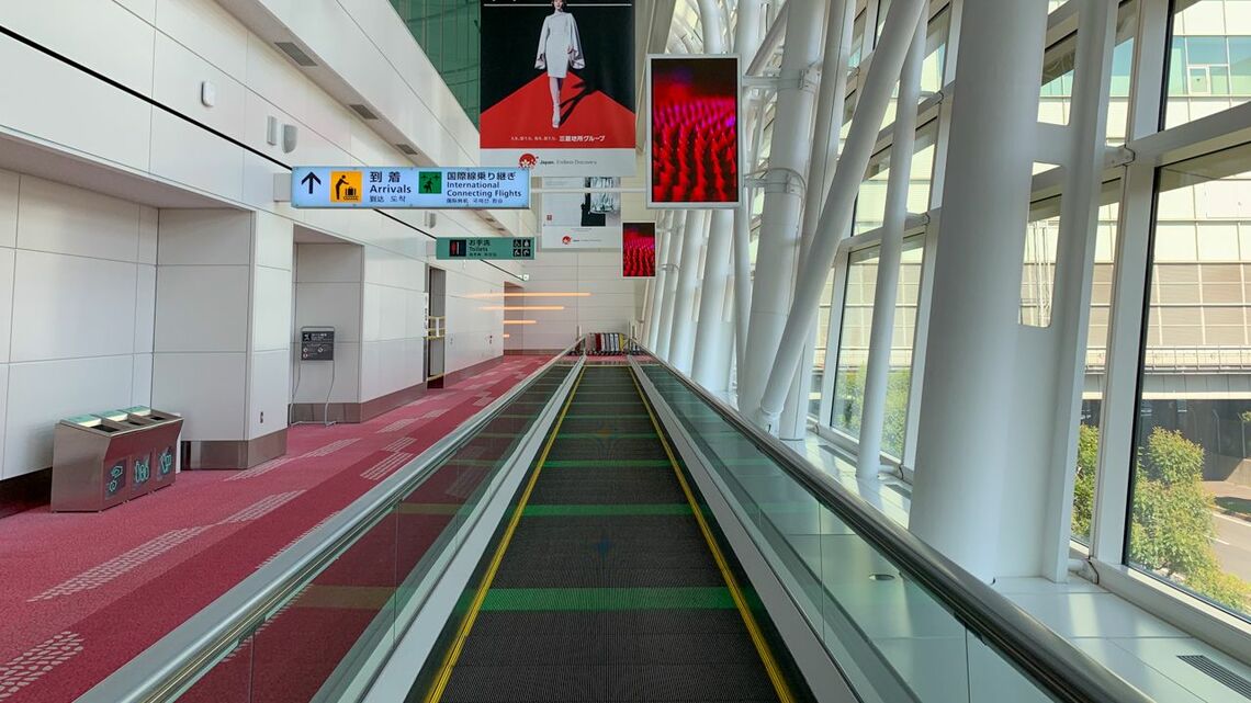 羽田空港到着後には長い検疫手続きが待つ（写真：筆者撮影）