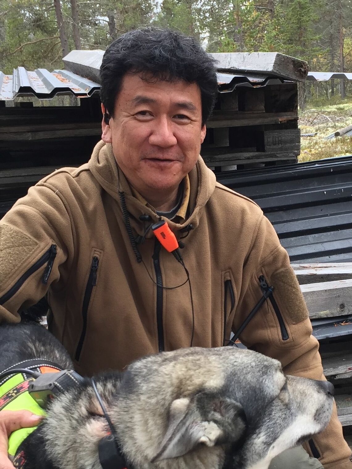 お話を聞いた山﨑晃司さん。東京農工大学大学院連合博士（農学）。ザンビア共和国生態調査官、東京都高尾自然科学博物館学芸員、茨城県自然博物館首席学芸員などを経て、現職。主な取り組みは、奥多摩山地、日光足尾山地、奥羽山地でのツキノワグマの行動生態研究、ロシア沿海州でのツキノワグマとヒグマの種間関係研究（写真：山﨑さん提供）