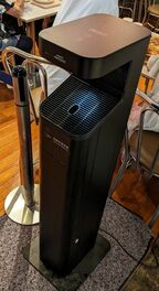 アルコールディスペンサーが洒落ている（筆者撮影）