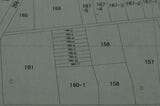 細分化された嘉手納飛行場の土地の「公図」。昨年3月、9筆が那覇地裁の競売にかけられた（筆者撮影）