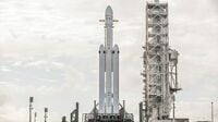 史上最大級｢巨大ロケット｣がついに宇宙へ スペースXが開発､その名もファルコンヘビー