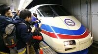 京成｢AE100形｣､さよなら運転の一部始終 成田からの旅立ちを彩った"あの車両"が引退