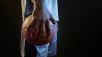 190㎝"小柄"なNBA選手が｢歴代最高｣になった訳 ノイズを無視して重要なことに集中するには？