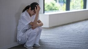 耐えるしかなかった…看護師の心を壊す｢感情労働｣という見えない重荷　"白衣の天使"神話の裏で起こっている真実